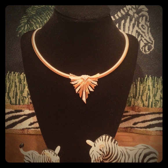 Trifari Jewelry - VTG TRIFARI gold & "diamond" choker necklace